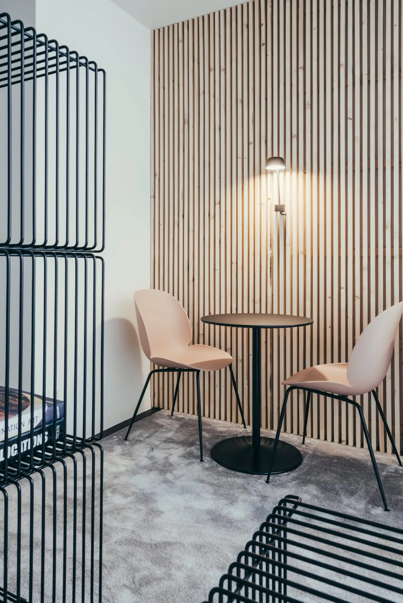 Regal Panton Wire
